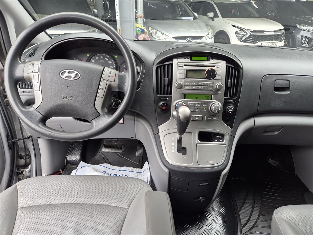 HYUNDAI Starex - Vista 12