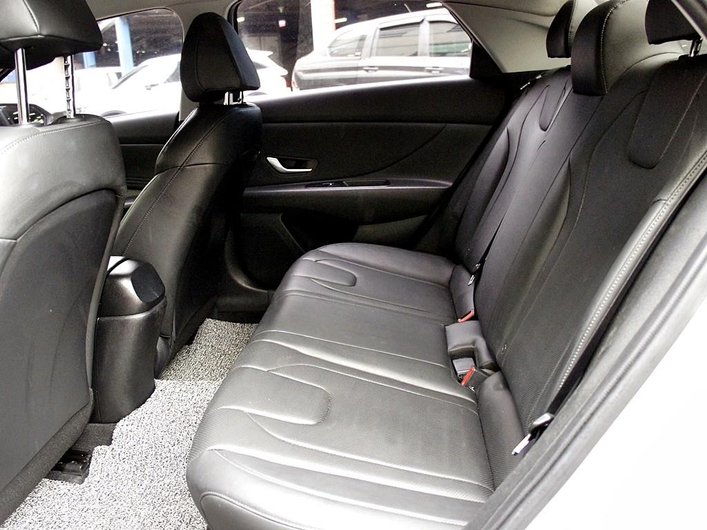 HYUNDAI Avante - Vista 7