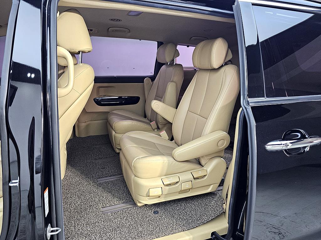 KIA Carnival - Vista 9
