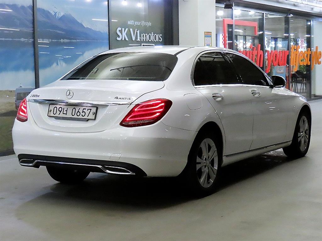 Mercedes Benz C Class - Vista 4