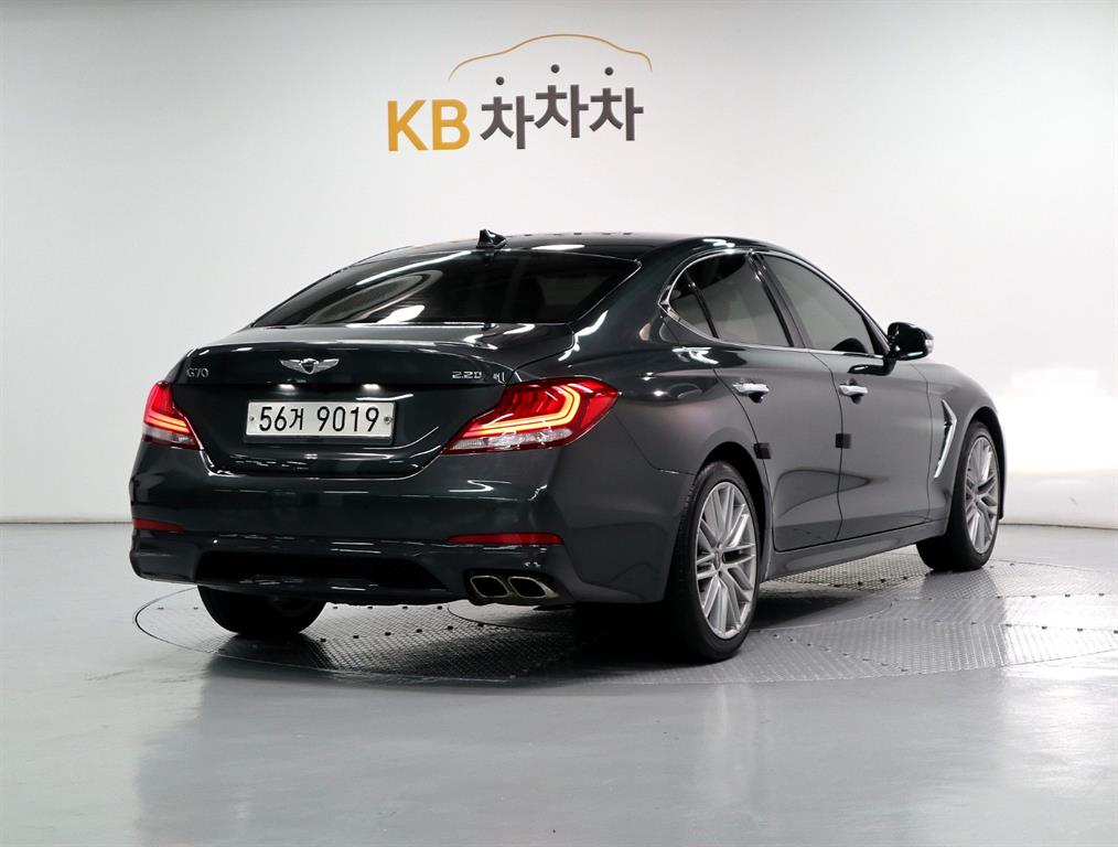 Genesis G70 - Vista 3