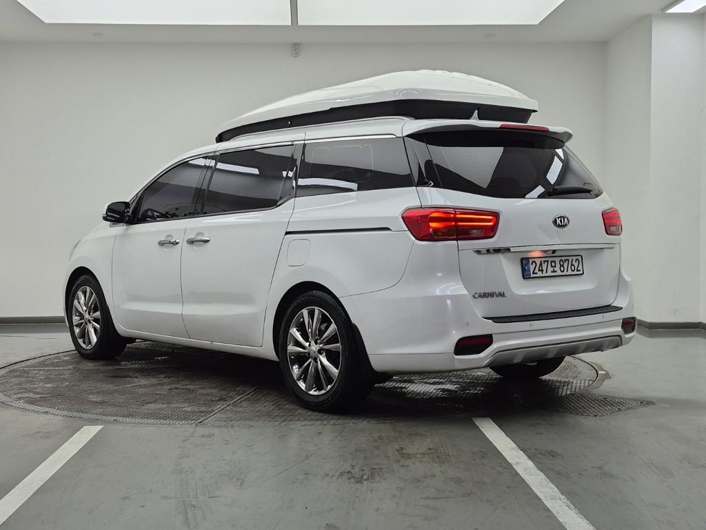 KIA Carnival - Vista 3