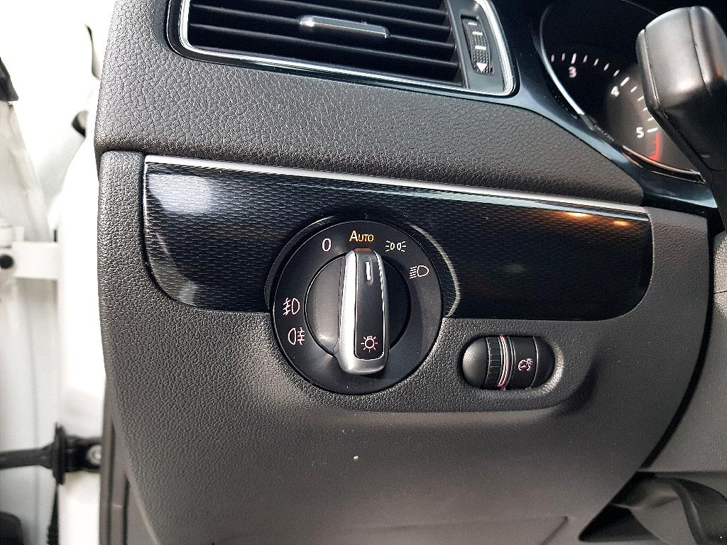 Volkswagen Jetta - Vista 11