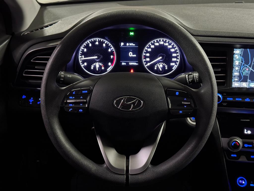 HYUNDAI Avante - Vista 9