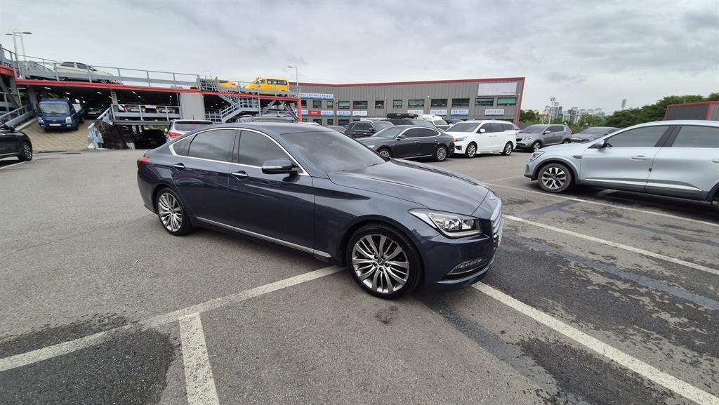 HYUNDAI Genesis - Vista 2