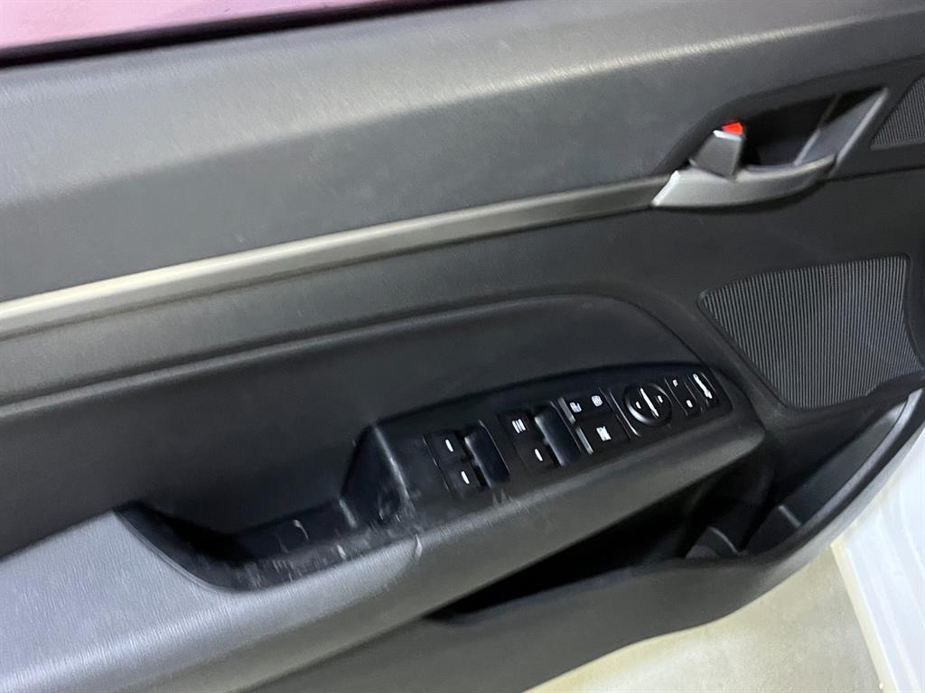HYUNDAI Avante - Vista 11