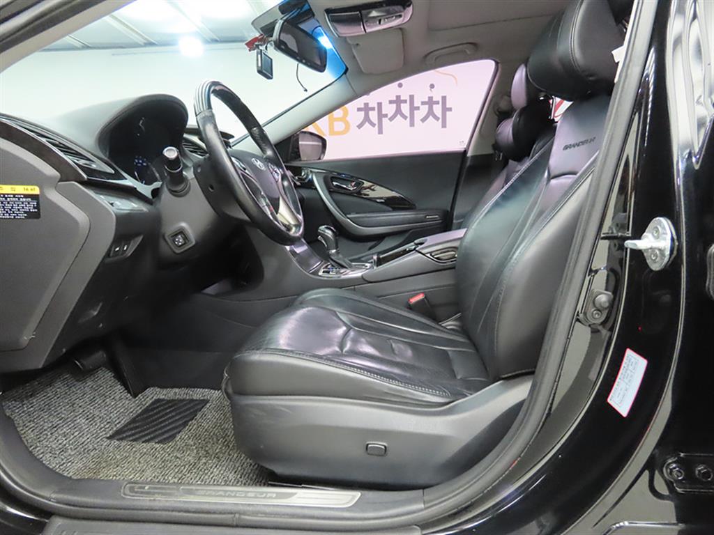 HYUNDAI Grandeur - Vista 5