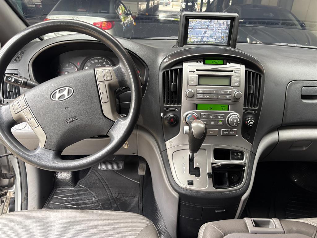 HYUNDAI Starex - Vista 5