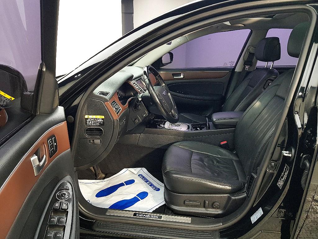HYUNDAI Genesis - Vista 8