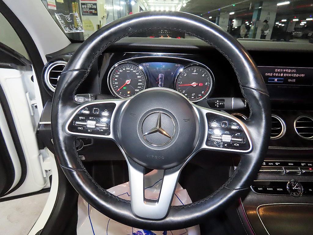 Mercedes Benz E class - Vista 8