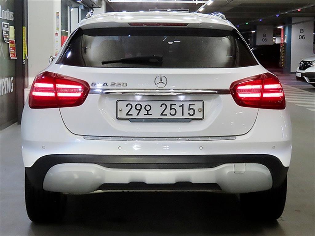Mercedes Benz GLA Class - Vista 5
