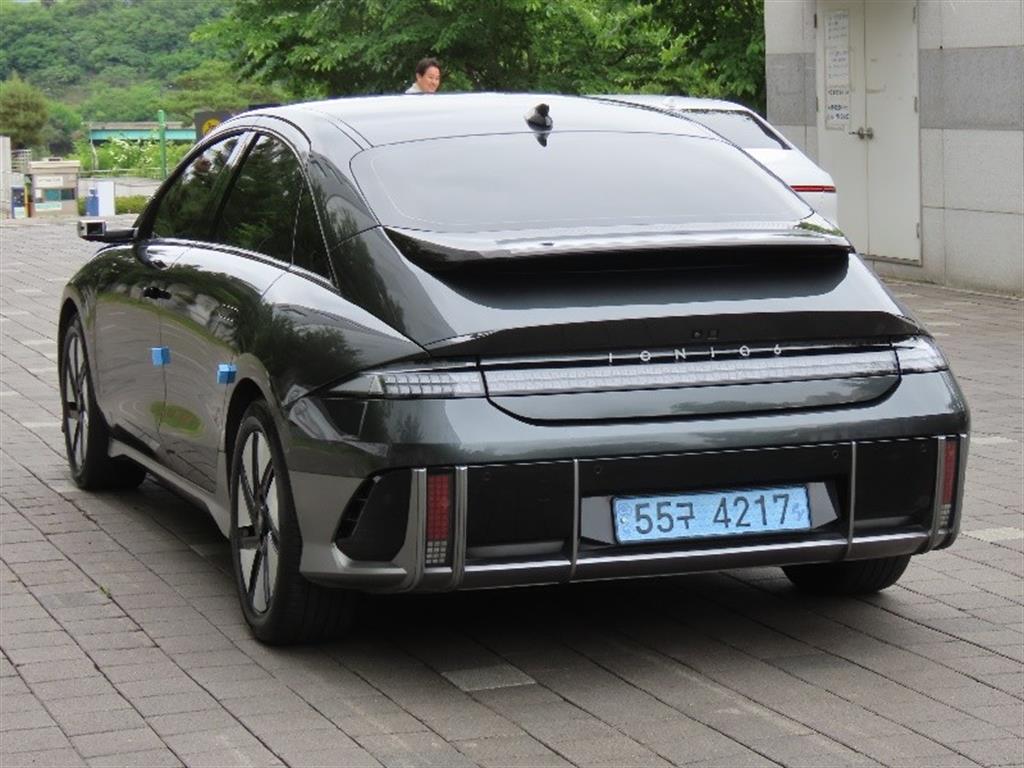 HYUNDAI Ioniq 6 - Vista 7