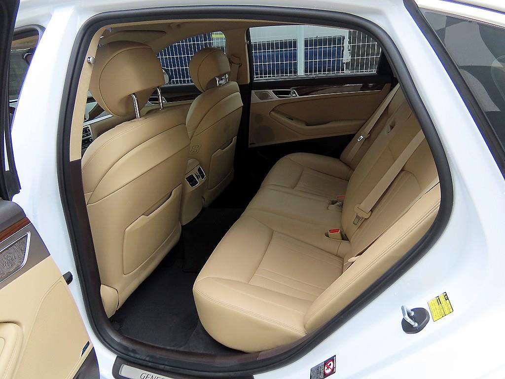 Genesis G80 - Vista 6