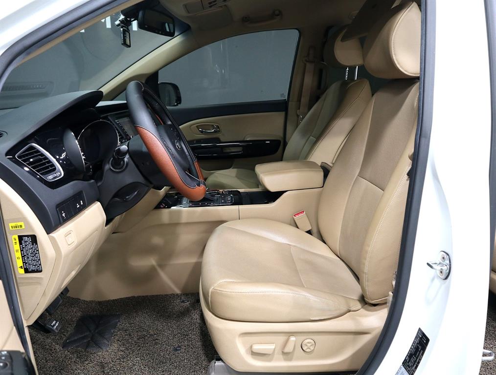 KIA Carnival - Vista 9