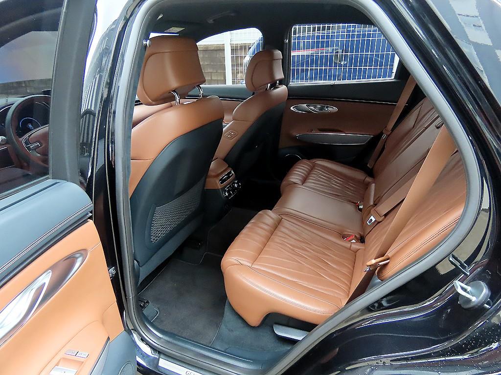 Genesis GV70 - Vista 6