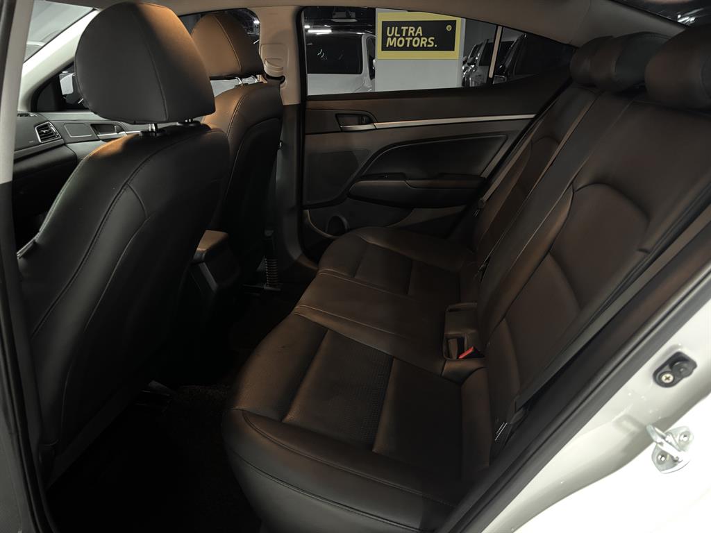 HYUNDAI Avante - Vista 10
