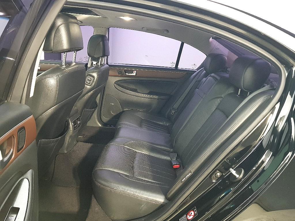 HYUNDAI Genesis - Vista 9