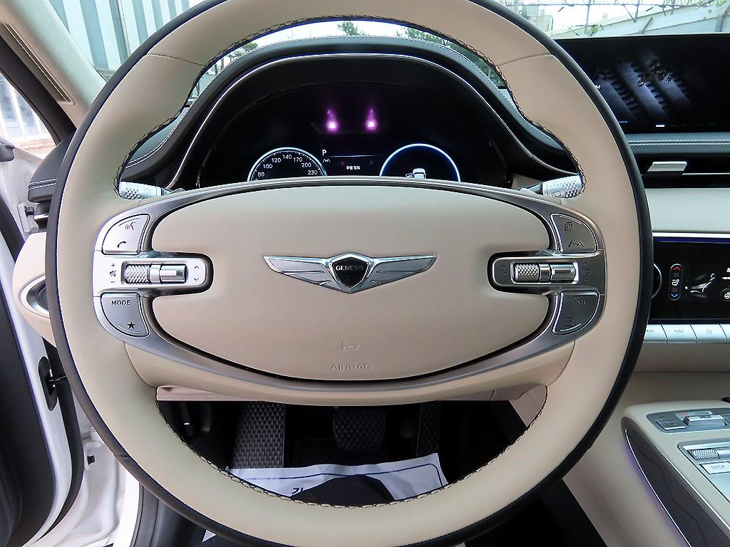 Genesis GV70 - Vista 8