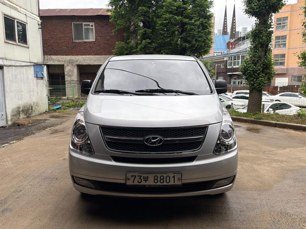 HYUNDAI Starex - Vista 3
