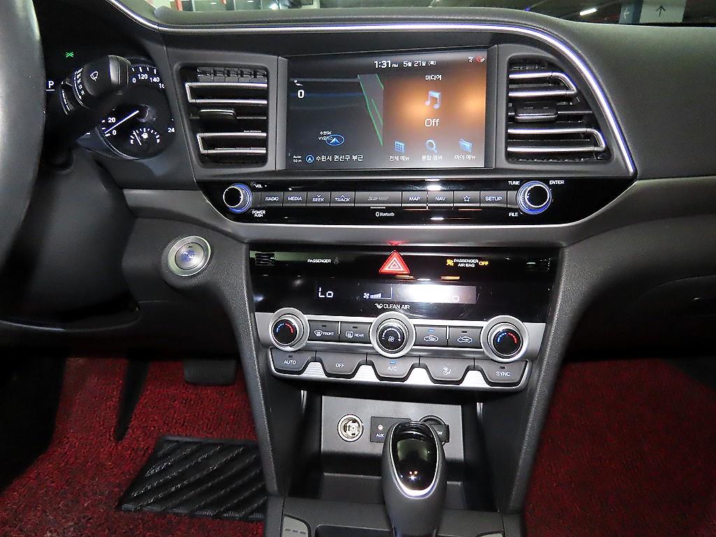 HYUNDAI Avante - Vista 11