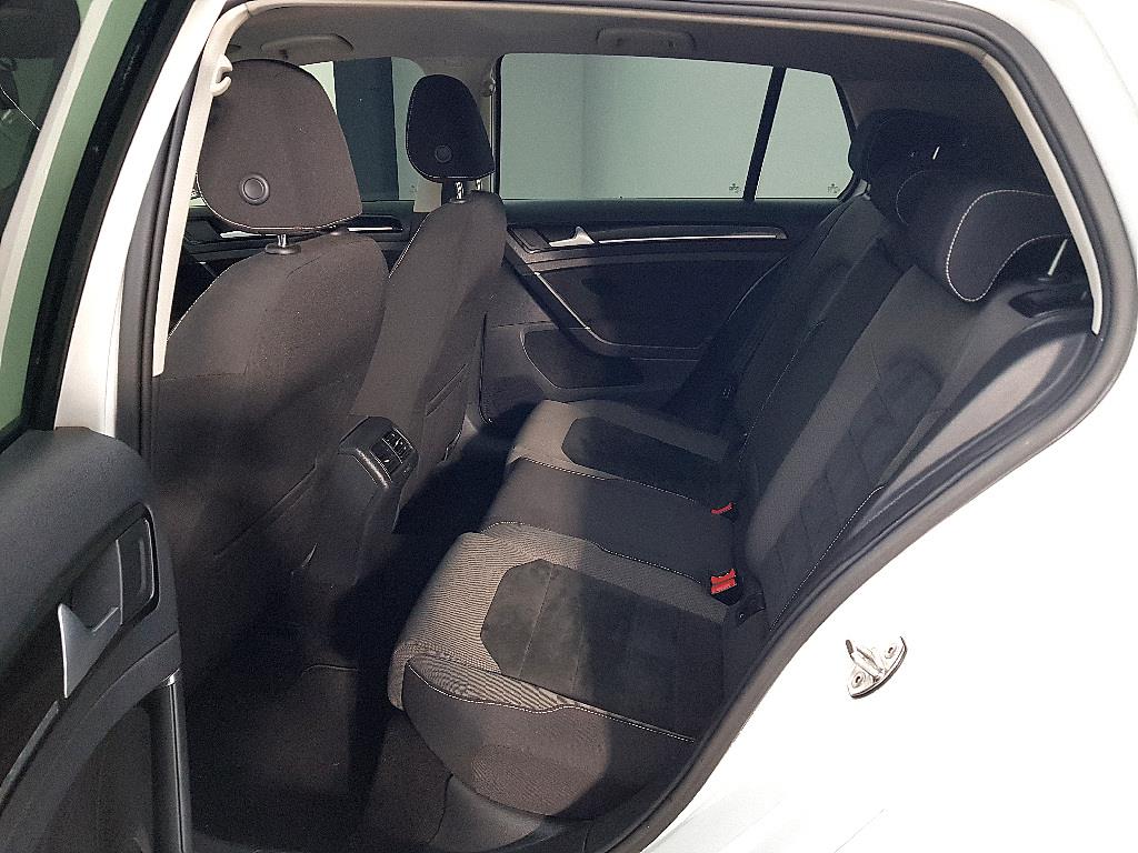 Volkswagen Golf - Vista 9