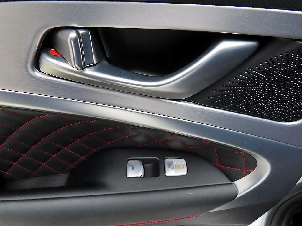 Genesis G70 - Vista 12