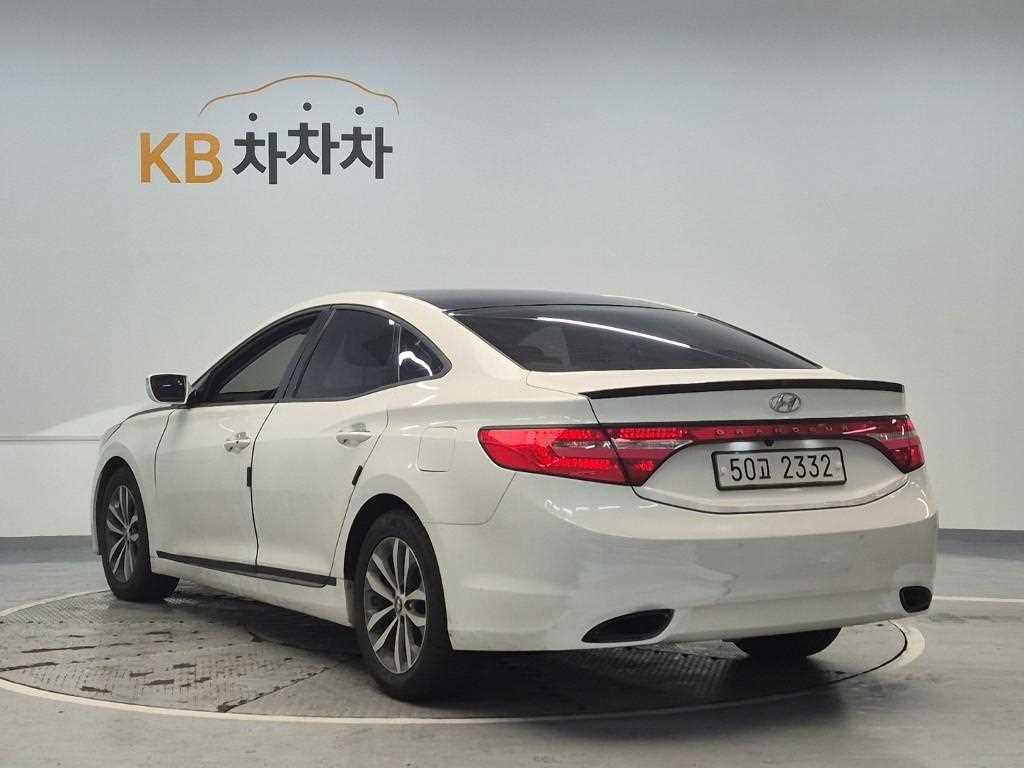 HYUNDAI Grandeur - Vista 2