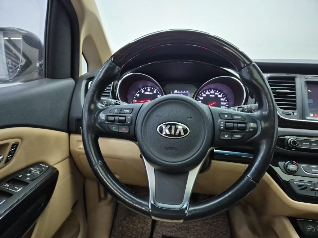 KIA Carnival - Vista 9