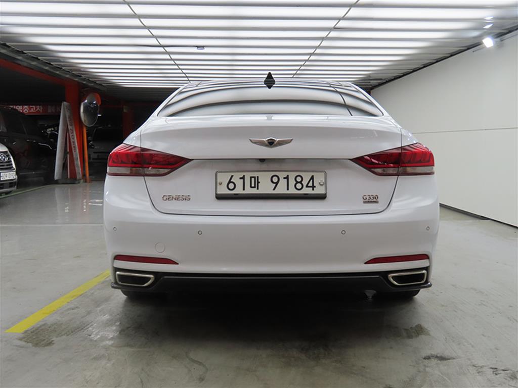 HYUNDAI Genesis - Vista 3