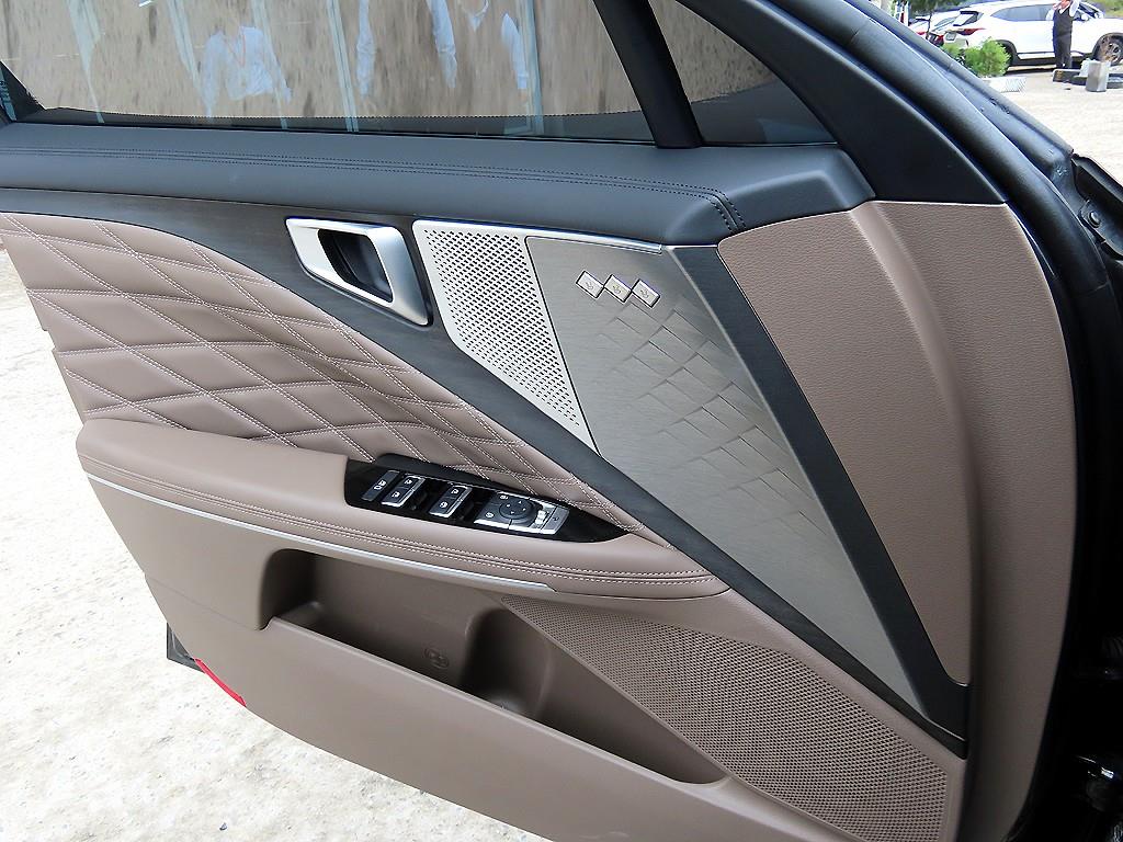 KIA K8 - Vista 12