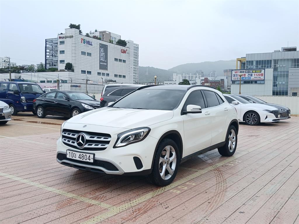 Mercedes Benz GLA Class 2018 Blanco - Importación desde Corea - HF Imports Iquique - Foto 1