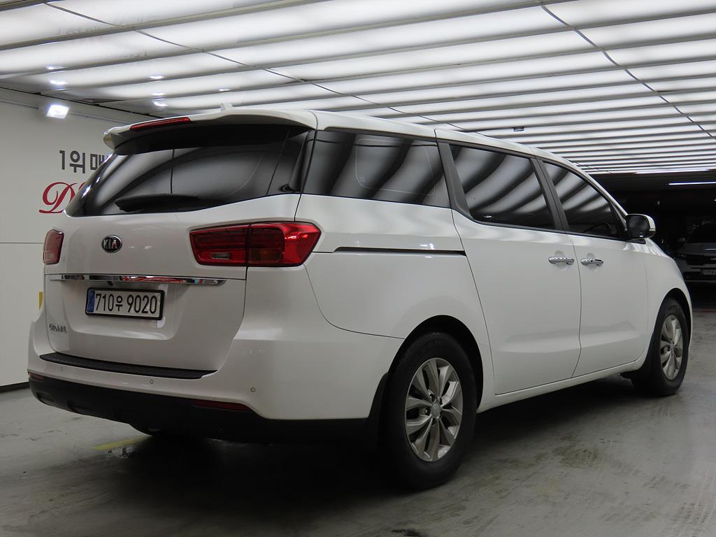 KIA Carnival - Vista 3