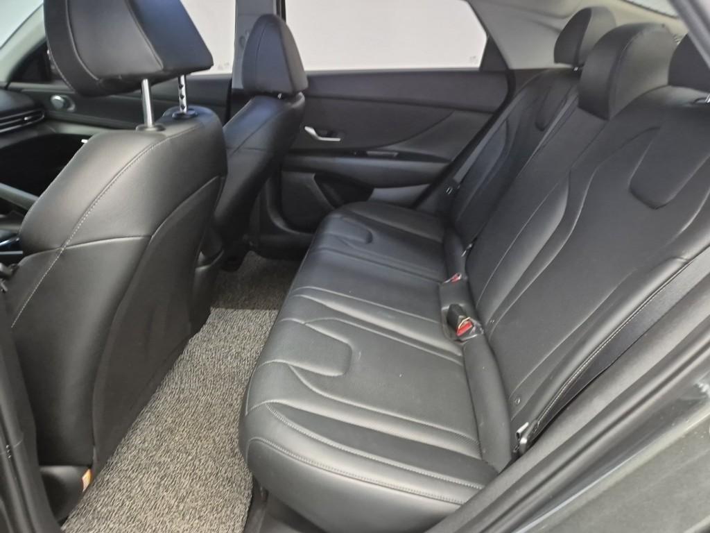 HYUNDAI Avante - Vista 12