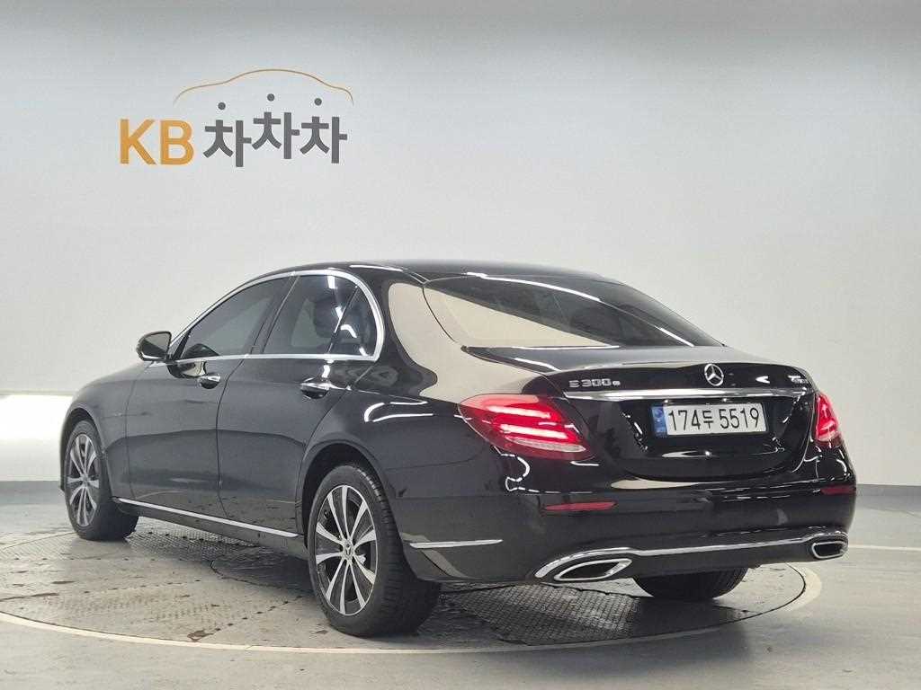 Mercedes Benz E class - Vista 2