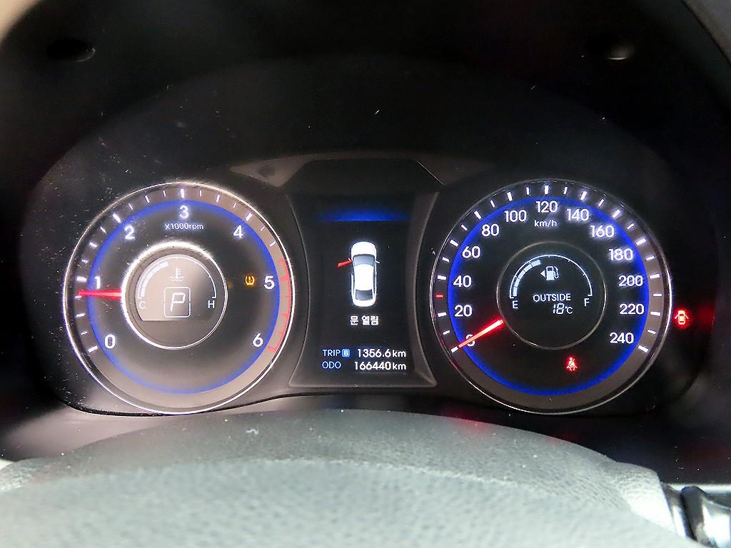 HYUNDAI i40 - Vista 9