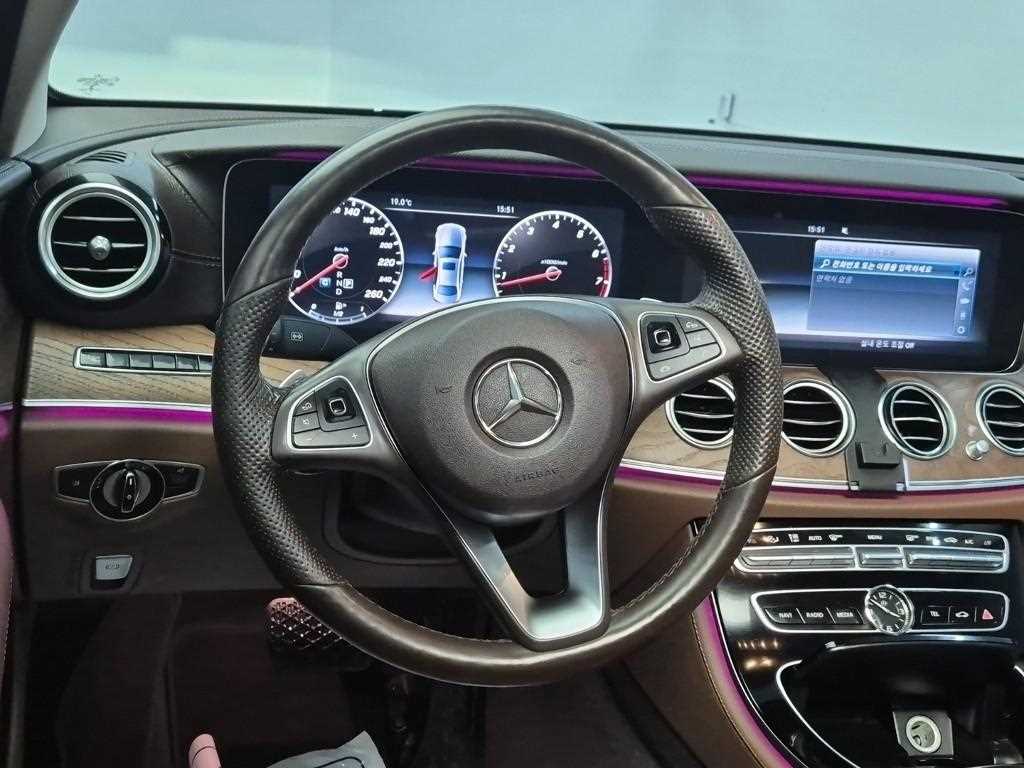 Mercedes Benz E class - Vista 9