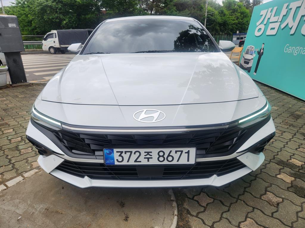 HYUNDAI Avante - Vista 2