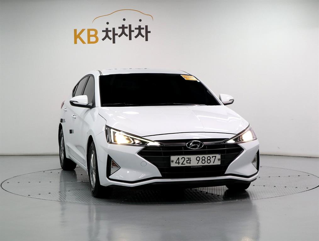 HYUNDAI Avante - Vista 2