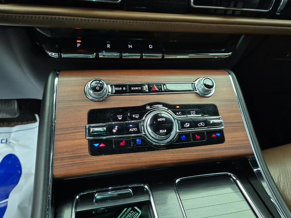 Lincoln Aviator - Vista 10