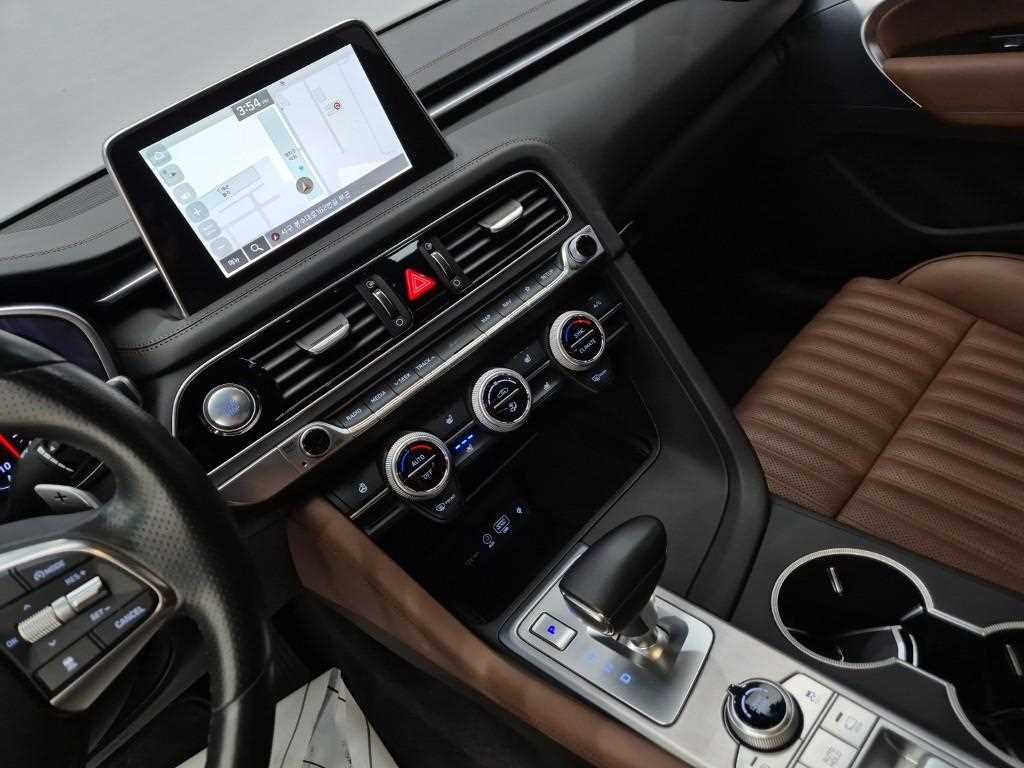 Genesis G70 - Vista 10