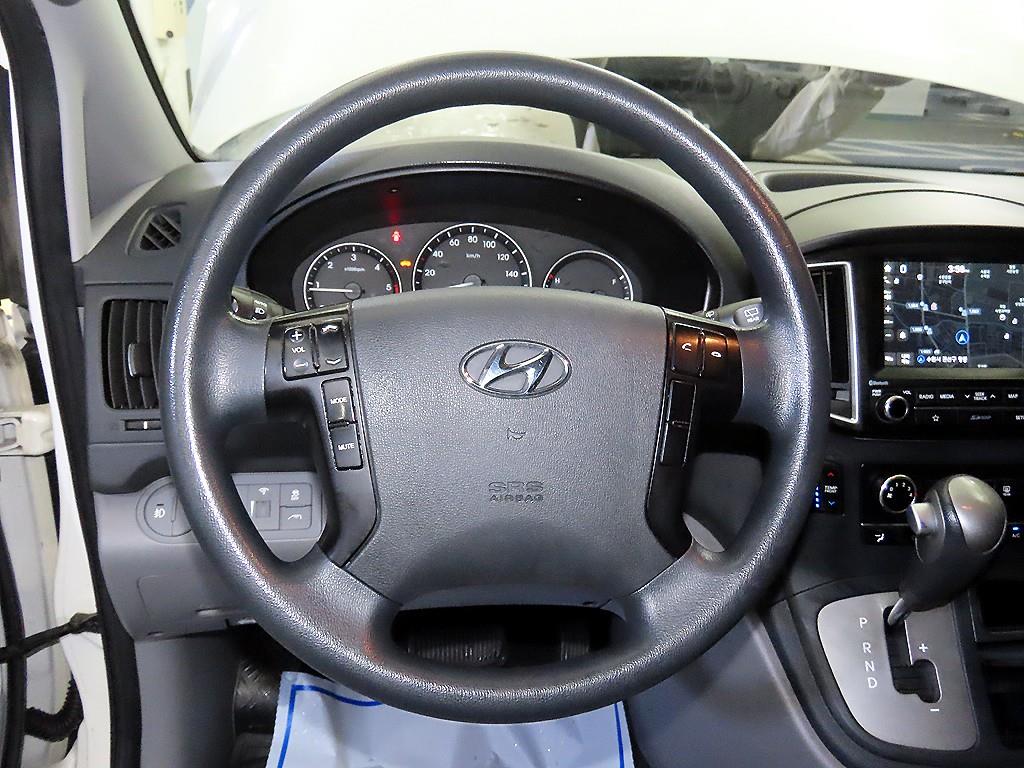 HYUNDAI Starex - Vista 8