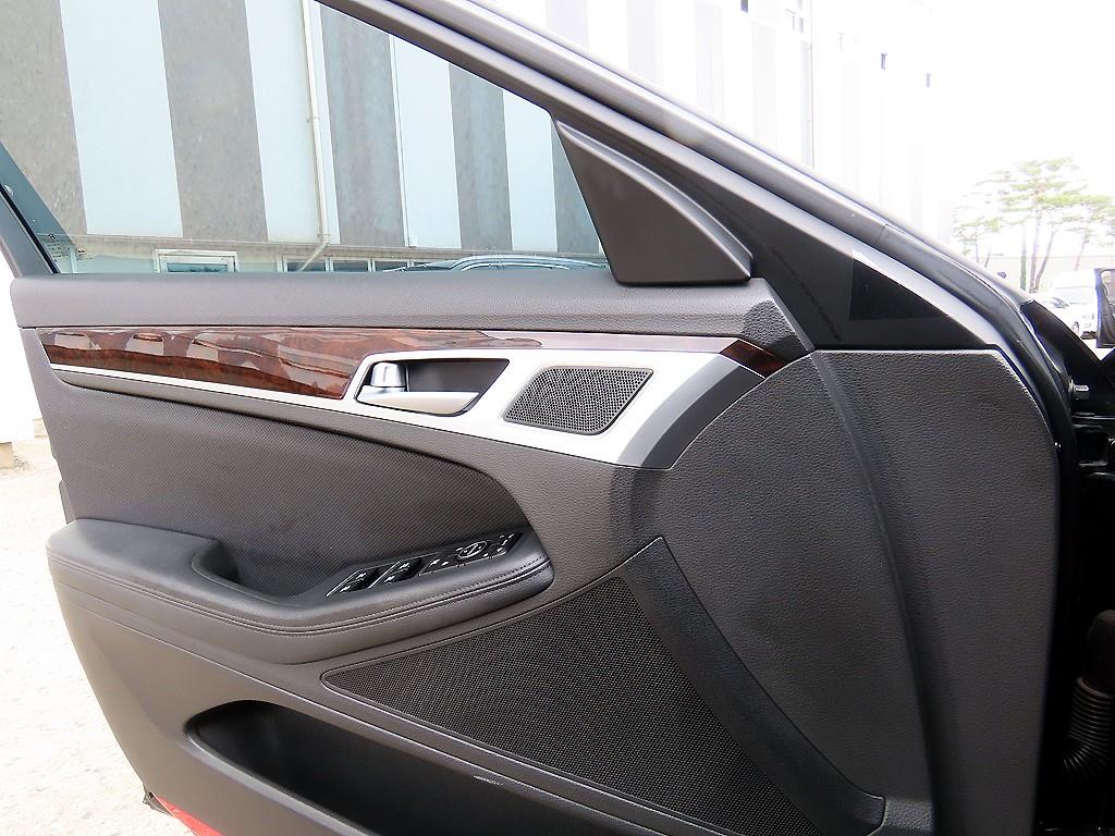 HYUNDAI Genesis - Vista 11