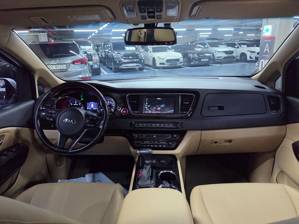 KIA Carnival - Vista 6