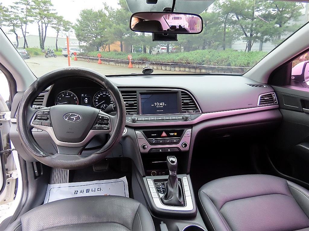 HYUNDAI Avante - Vista 7