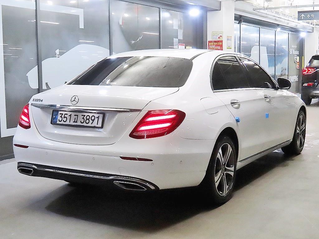 Mercedes Benz E class - Vista 4