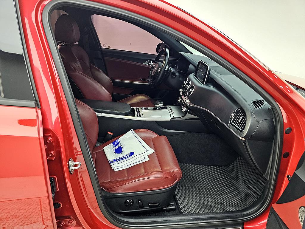 KIA Stinger - Vista 11