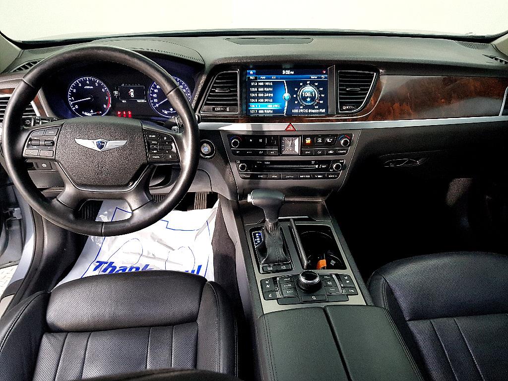HYUNDAI Genesis - Vista 5