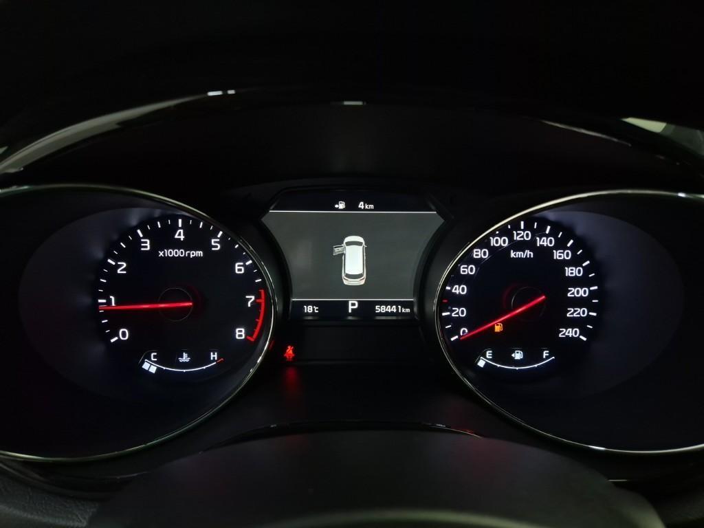 KIA Carnival - Vista 6