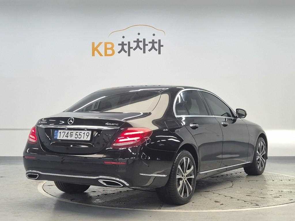 Mercedes Benz E class - Vista 3