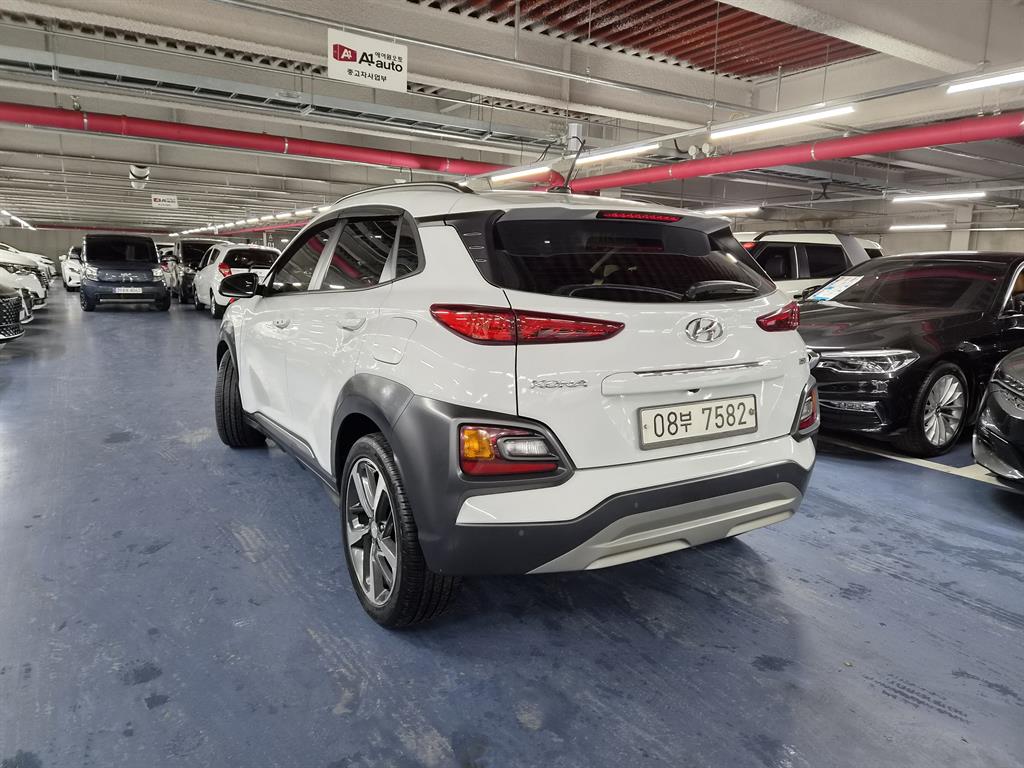 HYUNDAI Kona - Vista 4
